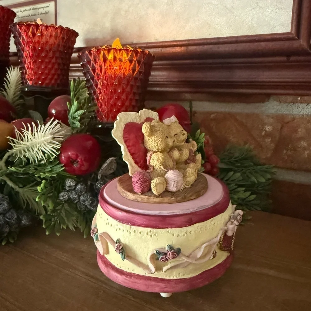 Vintage Bears & Friends Gold Collection Charming Musical Love Bear Figurine